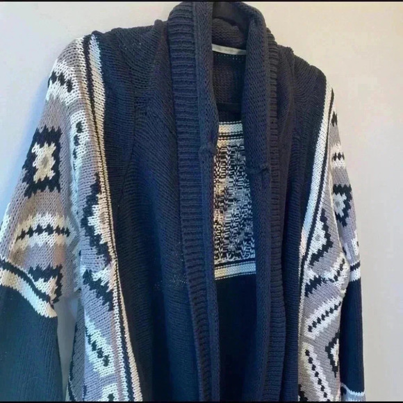 Twelfth Street by Cynthia Vincent Sweater - Picture 2 of 11